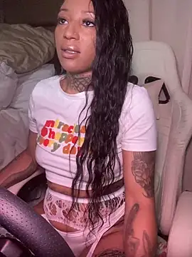 CrownedNyaries online show from 12.22.24