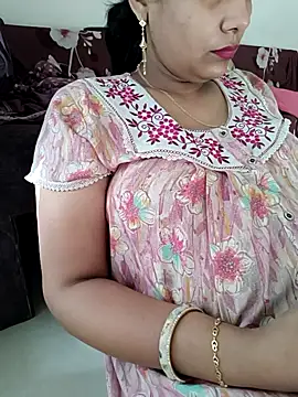Snapshot of samitasharma chatting on 04.17.26 samitasharma online show from 04.17.26