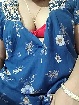 Snapshot of samitasharma chatting on 04.23.26 samitasharma online show from 04.23.26