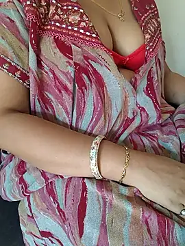Snapshot of samitasharma chatting on 04.27.26 samitasharma online show from 04.27.26
