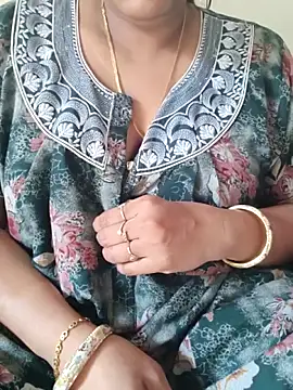 Snapshot of samitasharma chatting on 04.28.26 samitasharma online show from 04.28.26