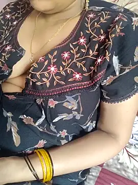 Snapshot of samitasharma chatting on 05.19.26 samitasharma online show from 05.19.26