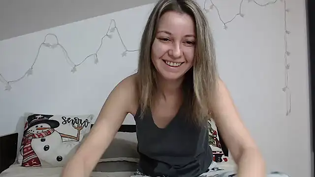 Snapshot of SweetMaddy888 chatting on 12.14.24 SweetMaddy888 online show from 12.14.24