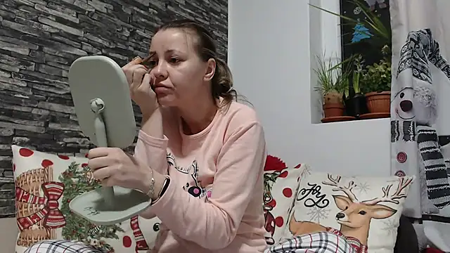 Snapshot of SweetMaddy888 chatting on 12.27.24 SweetMaddy888 online show from 12.27.24