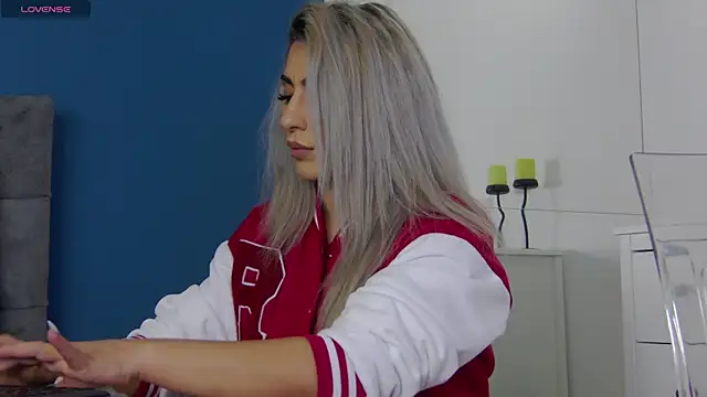 CelineMeyerr online show from 10.10.25