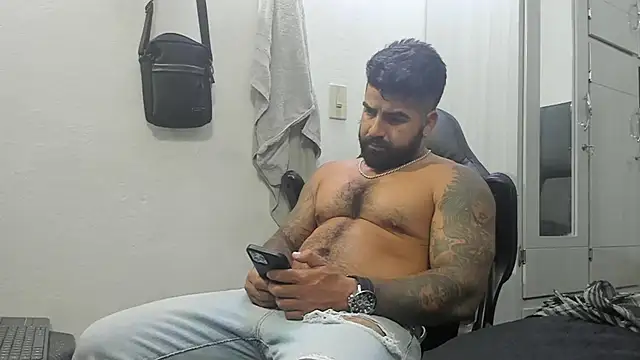 Snapshot of Lyon_vach chatting on 02.04.25 Lyon vach online show from 02.04.25