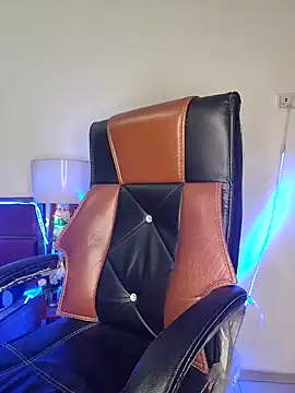 Black-Pearll online show from 02.04.25