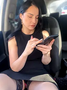 Snapshot of Roxana-Sexy chatting on 11.16.25 Roxana-Sexy online show from 11.16.25