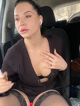 Snapshot of Roxana-Sexy chatting on 12.18.25 Roxana-Sexy online show from 12.18.25