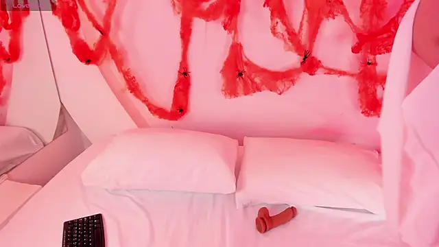 NanaOsaky online show from 10.31.25