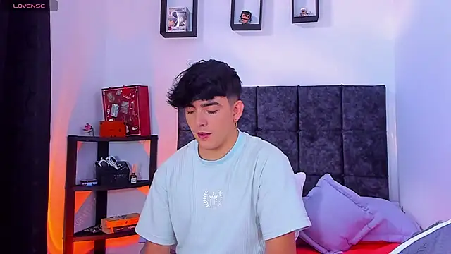 Snapshot of nolan_twink1 chatting on 10.09.25 nolan twink1 online show from 10.09.25