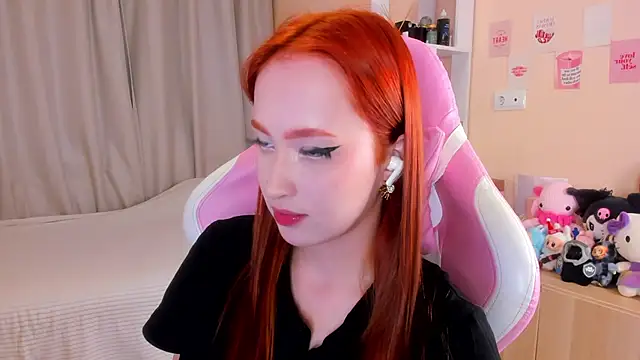 Snapshot of Hakory chatting on 09.18.25 Hakory online show from 09.18.25