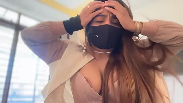 Snapshot of Hotty-Sana chatting on 12.23.25 Hotty-Sana online show from 12.23.25