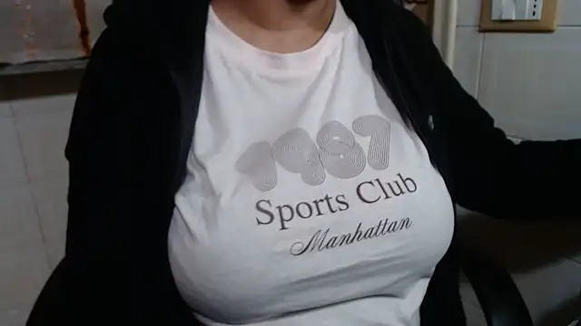 Foxlady2271 online show from 11.13.25