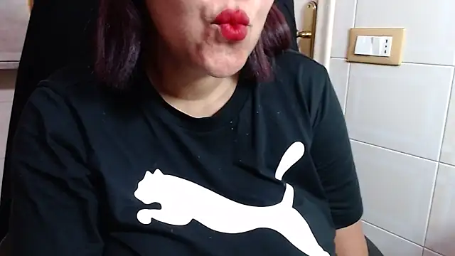Snapshot of Foxlady2271 chatting on 05.26.26 Foxlady2271 online show from 05.26.26