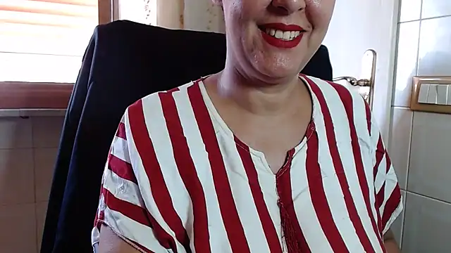 Snapshot of Foxlady2271 chatting on 05.27.26 Foxlady2271 online show from 05.27.26