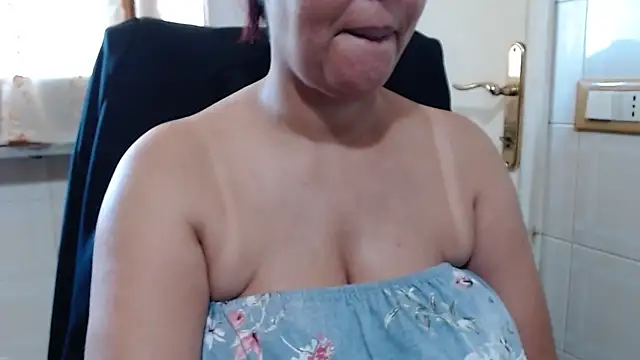 Snapshot of Foxlady2271 chatting on 05.31.26 Foxlady2271 online show from 05.31.26