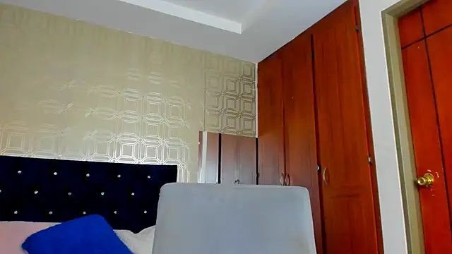 evelyn wine online show from 02.28.25