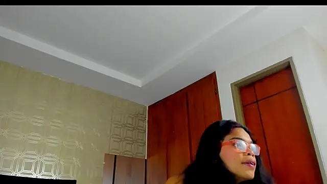 evelyn wine online show from 03.16.25