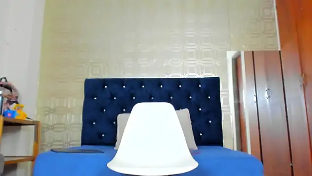 evelyn wine online show from 03.22.25