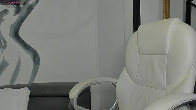 TinaJonnes  online show from 03.11.25