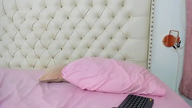 Snapshot of Kim_Eli chatting on 02.05.25 Kim Eli online show from 02.05.25