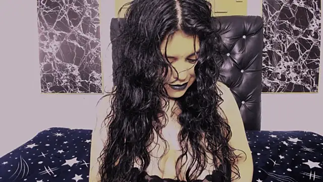 Snapshot of scarlett_w0lf chatting on 03.26.26 scarlett w0lf online show from 03.26.26
