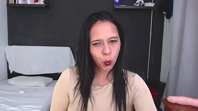 Snapshot of SusanLeroy chatting on 05.02.26 SusanLeroy online show from 05.02.26
