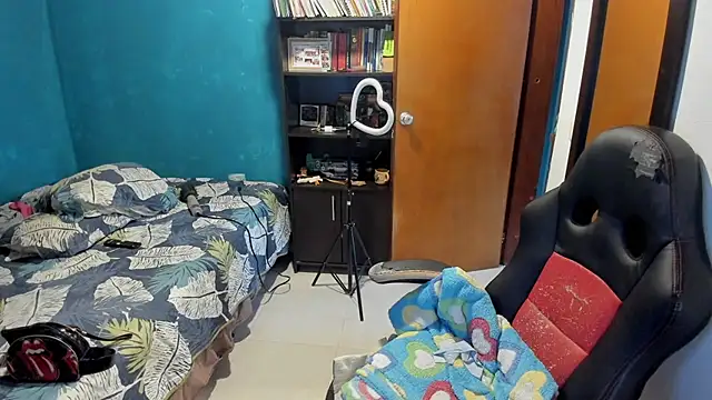 Snapshot of peanut_tangerine chatting on 09.11.25 peanut tangerine online show from 09.11.25