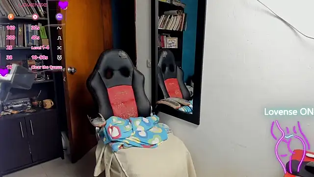 Snapshot of peanut_tangerine chatting on 09.27.25 peanut tangerine online show from 09.27.25