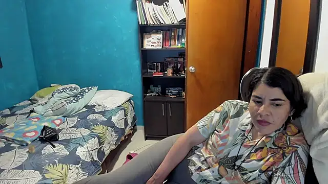 Snapshot of peanut_tangerine chatting on 10.08.25 peanut tangerine online show from 10.08.25