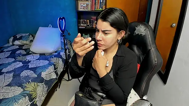 Snapshot of peanut_tangerine chatting on 10.15.25 peanut tangerine online show from 10.15.25