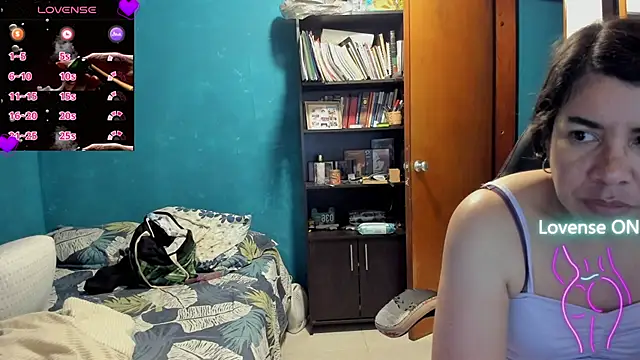 Snapshot of peanut_tangerine chatting on 11.08.25 peanut tangerine online show from 11.08.25