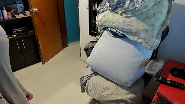 Snapshot of peanut_tangerine chatting on 11.15.25 peanut tangerine online show from 11.15.25