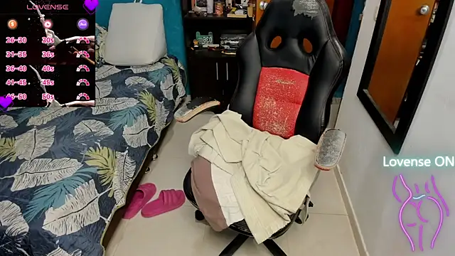 Snapshot of peanut_tangerine chatting on 11.18.25 peanut tangerine online show from 11.18.25