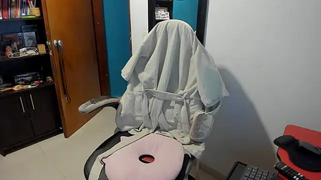 Snapshot of peanut_tangerine chatting on 11.24.25 peanut tangerine online show from 11.24.25