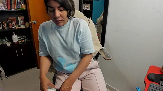 Snapshot of peanut_tangerine chatting on 12.02.25 peanut tangerine online show from 12.02.25