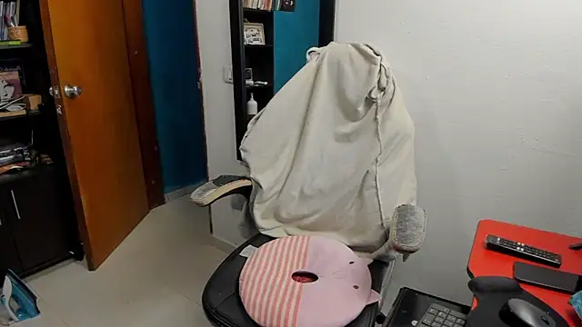 Snapshot of peanut_tangerine chatting on 12.05.25 peanut tangerine online show from 12.05.25