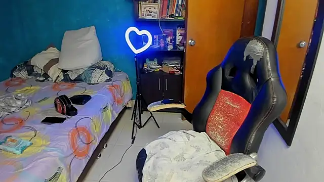 Snapshot of peanut_tangerine chatting on 12.14.25 peanut tangerine online show from 12.14.25