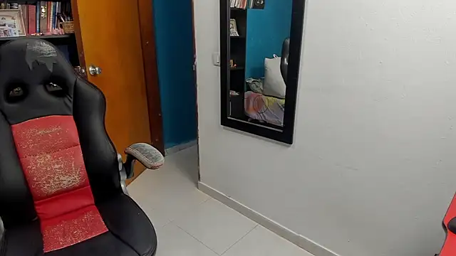 Snapshot of peanut_tangerine chatting on 12.16.25 peanut tangerine online show from 12.16.25