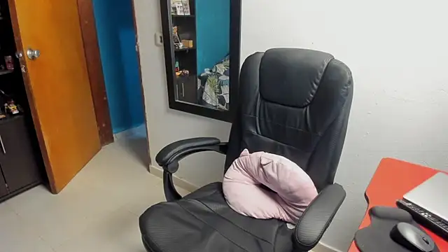 Snapshot of peanut_tangerine chatting on 01.09.26 peanut tangerine online show from 01.09.26