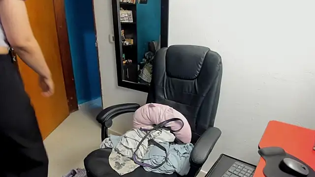 Snapshot of peanut_tangerine chatting on 01.11.26 peanut tangerine online show from 01.11.26