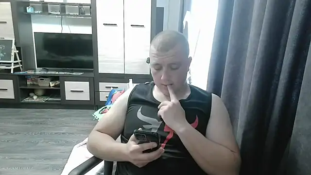 Snapshot of gamblingbum chatting on 05.18.26 gamblingbum online show from 05.18.26
