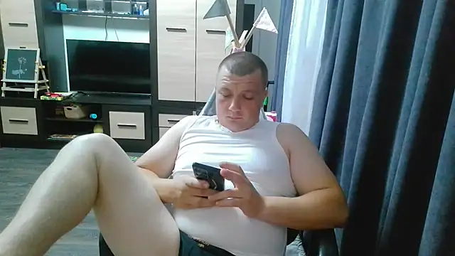 Snapshot of gamblingbum chatting on 06.15.26 gamblingbum online show from 06.15.26