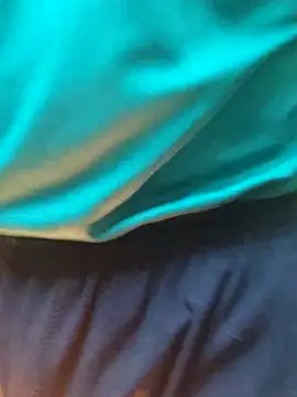 Snapshot of Wild-Honey chatting on 12.21.24 Wild-Honey online show from 12.21.24