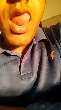 Snapshot of Wild-Honey chatting on 12.24.24 Wild-Honey online show from 12.24.24