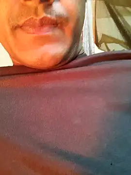 Snapshot of Wild-Honey chatting on 01.22.25 Wild-Honey online show from 01.22.25