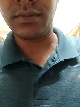 Snapshot of Wild-Honey chatting on 02.27.25 Wild-Honey online show from 02.27.25