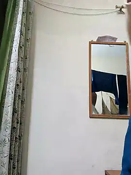 Snapshot of Wild-Honey chatting on 03.02.25 Wild-Honey online show from 03.02.25