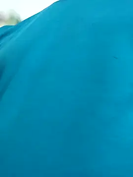 Snapshot of Wild-Honey chatting on 03.21.25 Wild-Honey online show from 03.21.25